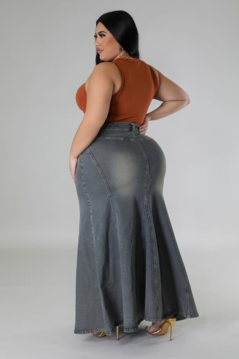 High-waisted Stretch Skirt - Image 4